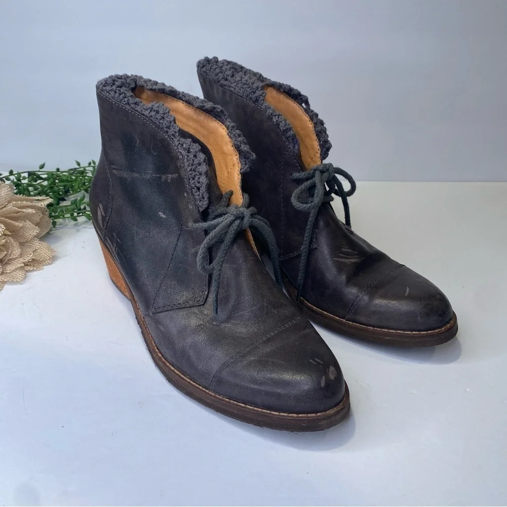 LaTigo Kat Leather Lace Up Ankle Boots in Grey Taupe Size 8M